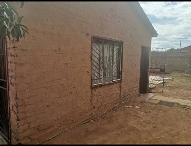 2 BEDROOM HOUSE FOR SALE IN SOSHANGUVE SOUTH